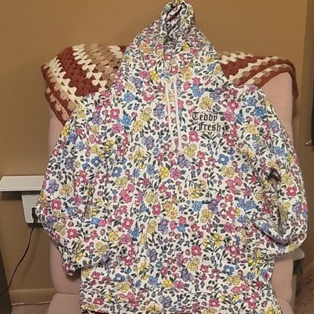 Teddy Fresh Grandma's Floral Hoodie - White (Unisex fit/size - XS)